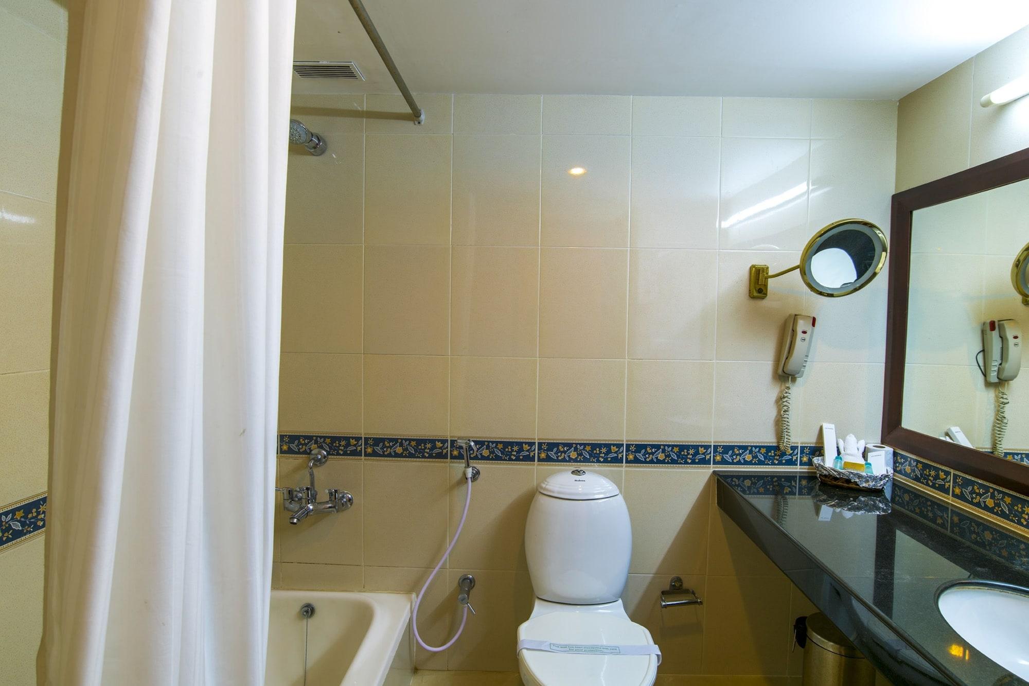 Golf View Hotels & Suites Nedumbassery Eksteriør billede