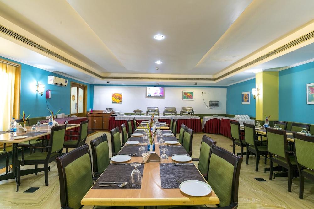 Golf View Hotels & Suites Nedumbassery Eksteriør billede