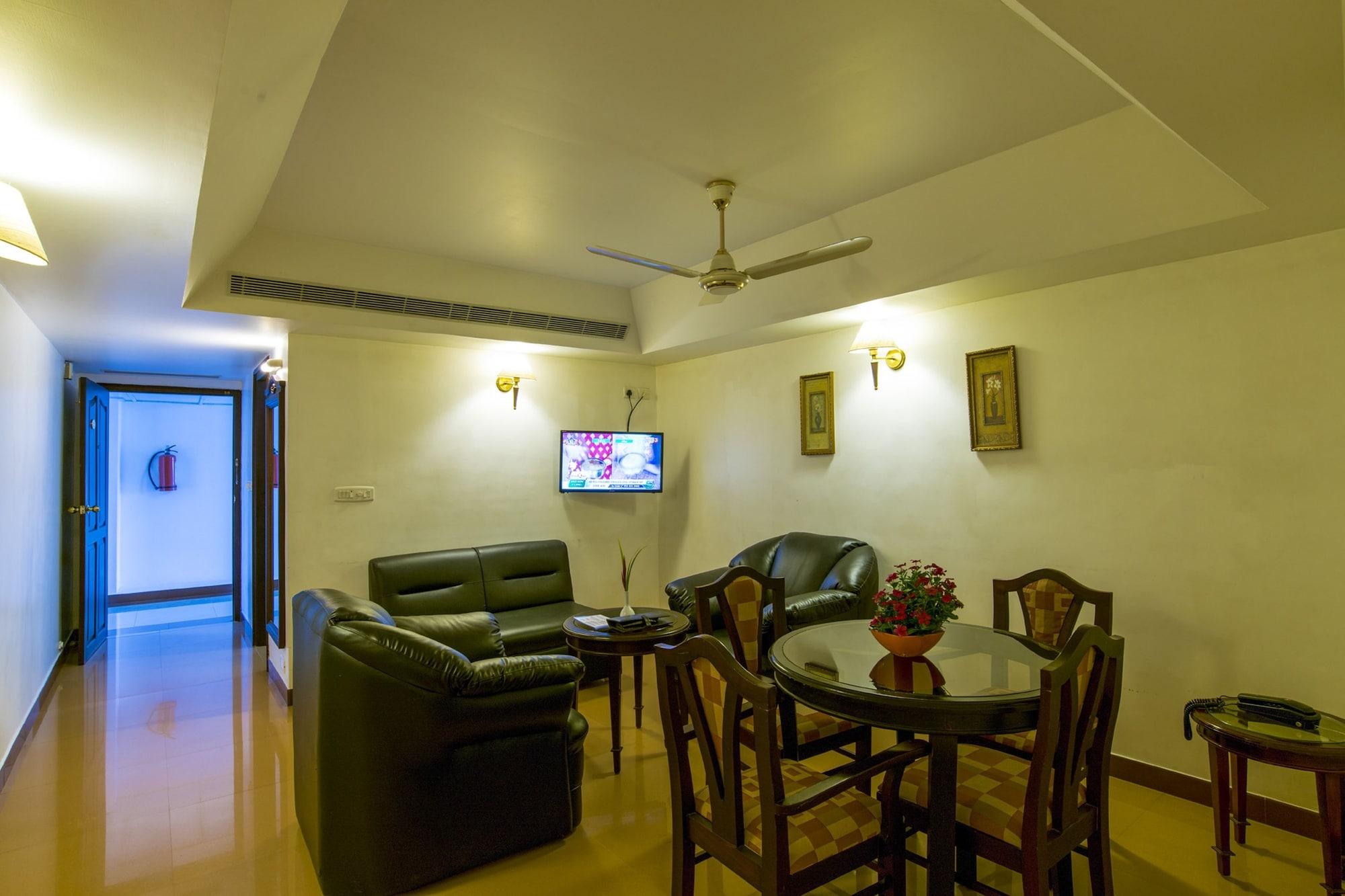 Golf View Hotels & Suites Nedumbassery Eksteriør billede