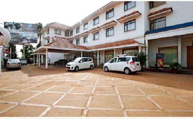 Golf View Hotels & Suites Nedumbassery Eksteriør billede