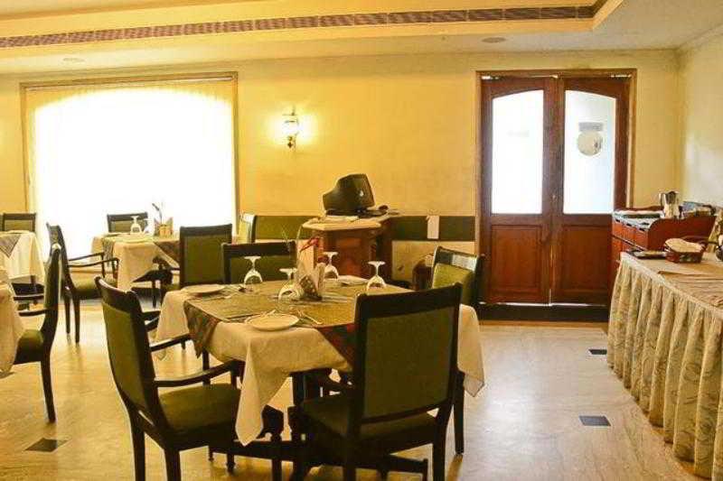 Golf View Hotels & Suites Nedumbassery Eksteriør billede