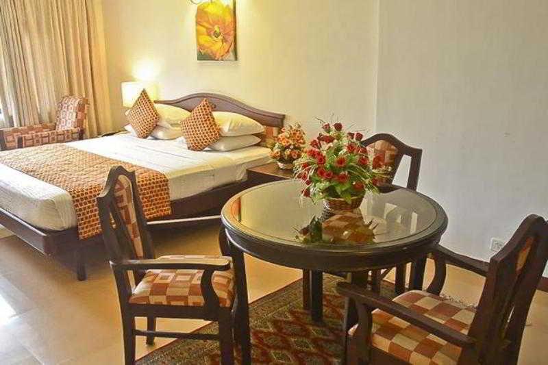 Golf View Hotels & Suites Nedumbassery Eksteriør billede