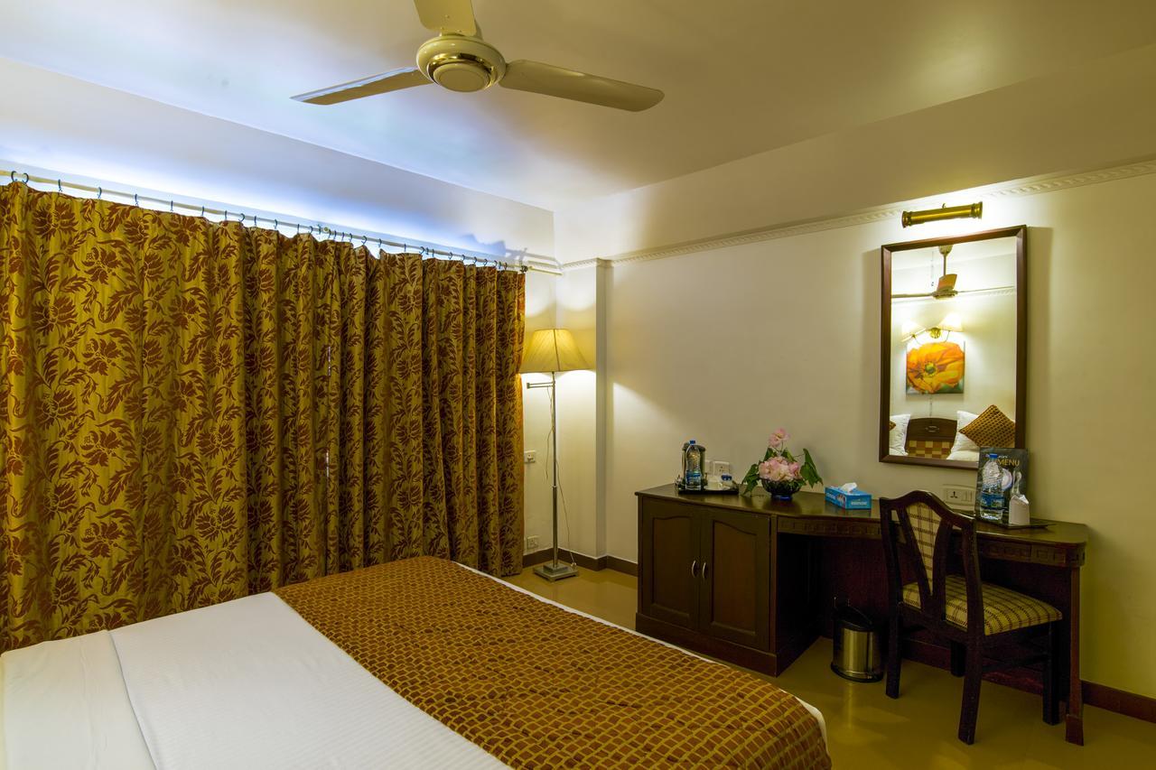 Golf View Hotels & Suites Nedumbassery Eksteriør billede