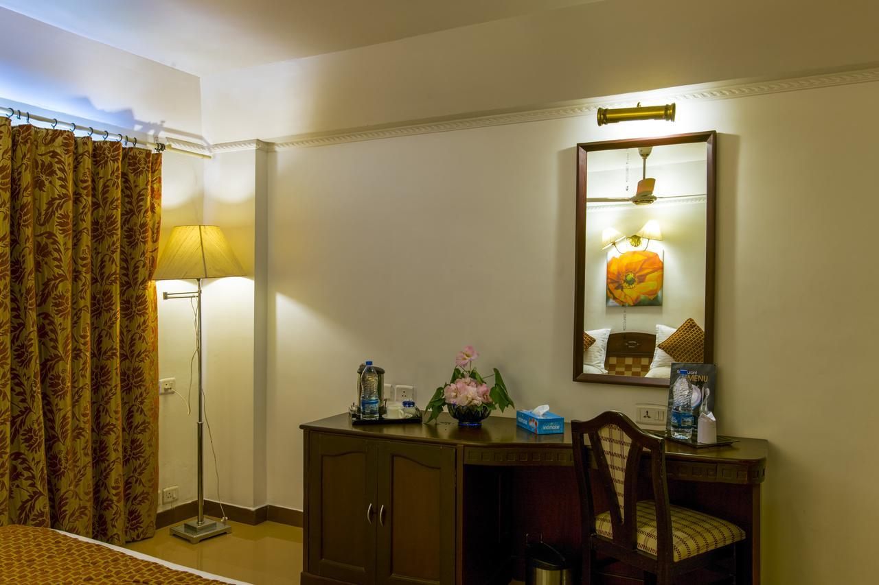 Golf View Hotels & Suites Nedumbassery Eksteriør billede