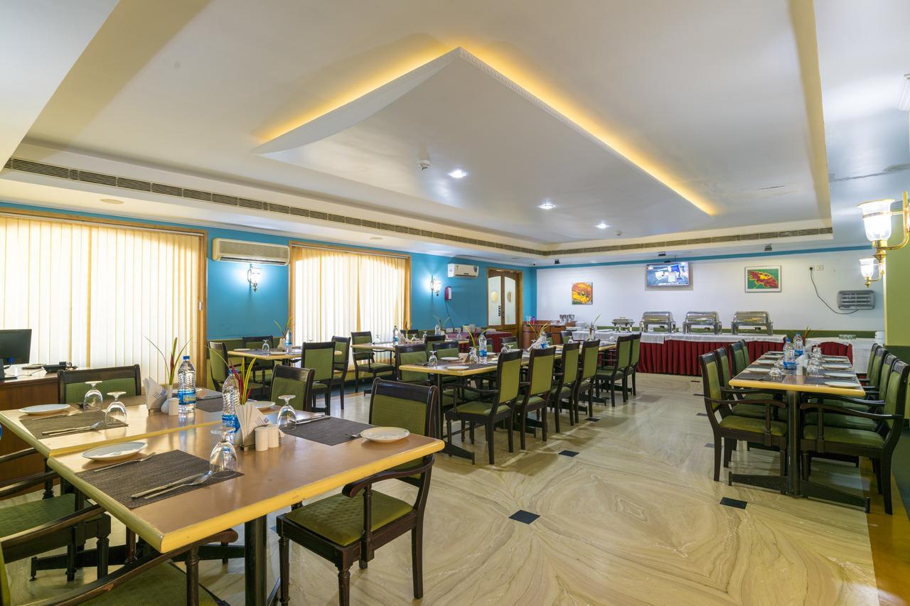 Golf View Hotels & Suites Nedumbassery Eksteriør billede