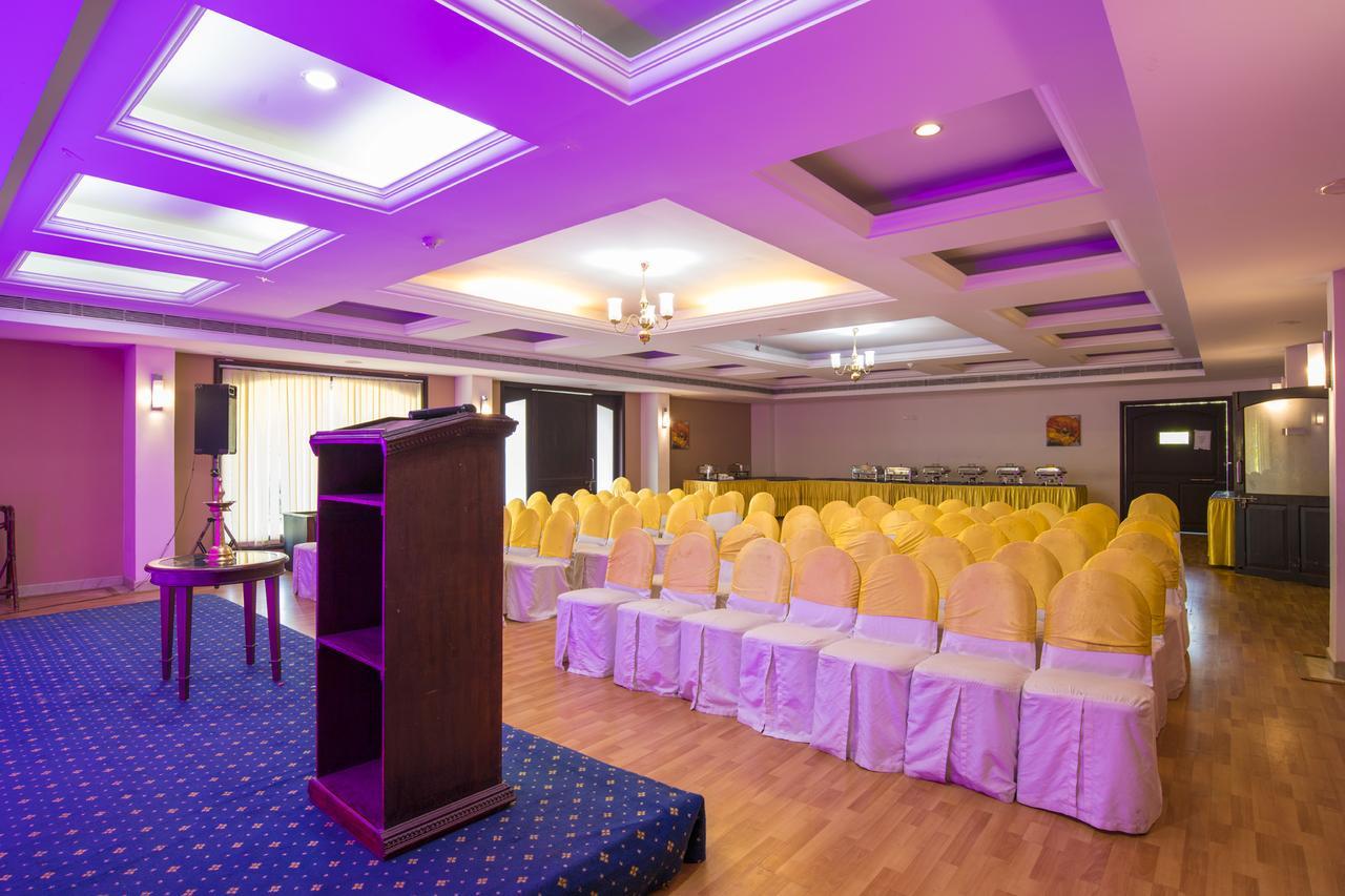 Golf View Hotels & Suites Nedumbassery Eksteriør billede
