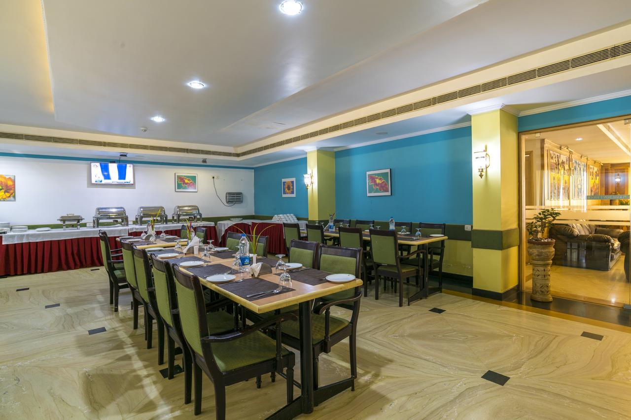 Golf View Hotels & Suites Nedumbassery Eksteriør billede
