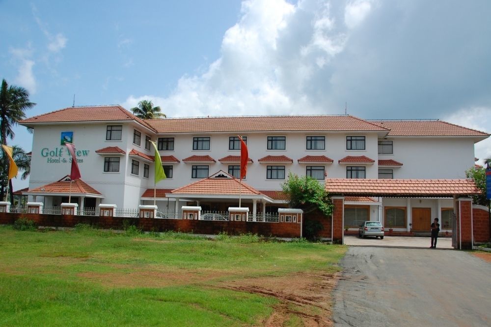 Golf View Hotels & Suites Nedumbassery Eksteriør billede