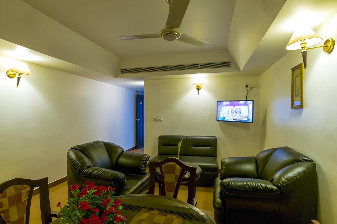 Golf View Hotels & Suites Nedumbassery Eksteriør billede